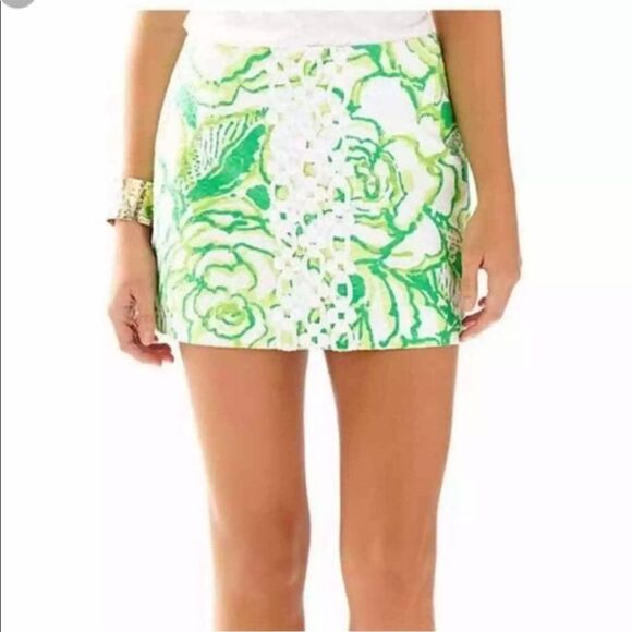 Lilly Pulitzer Tate Skirt in Heartbreaker Green Floral St. Patrick Print - Picture 8 of 8